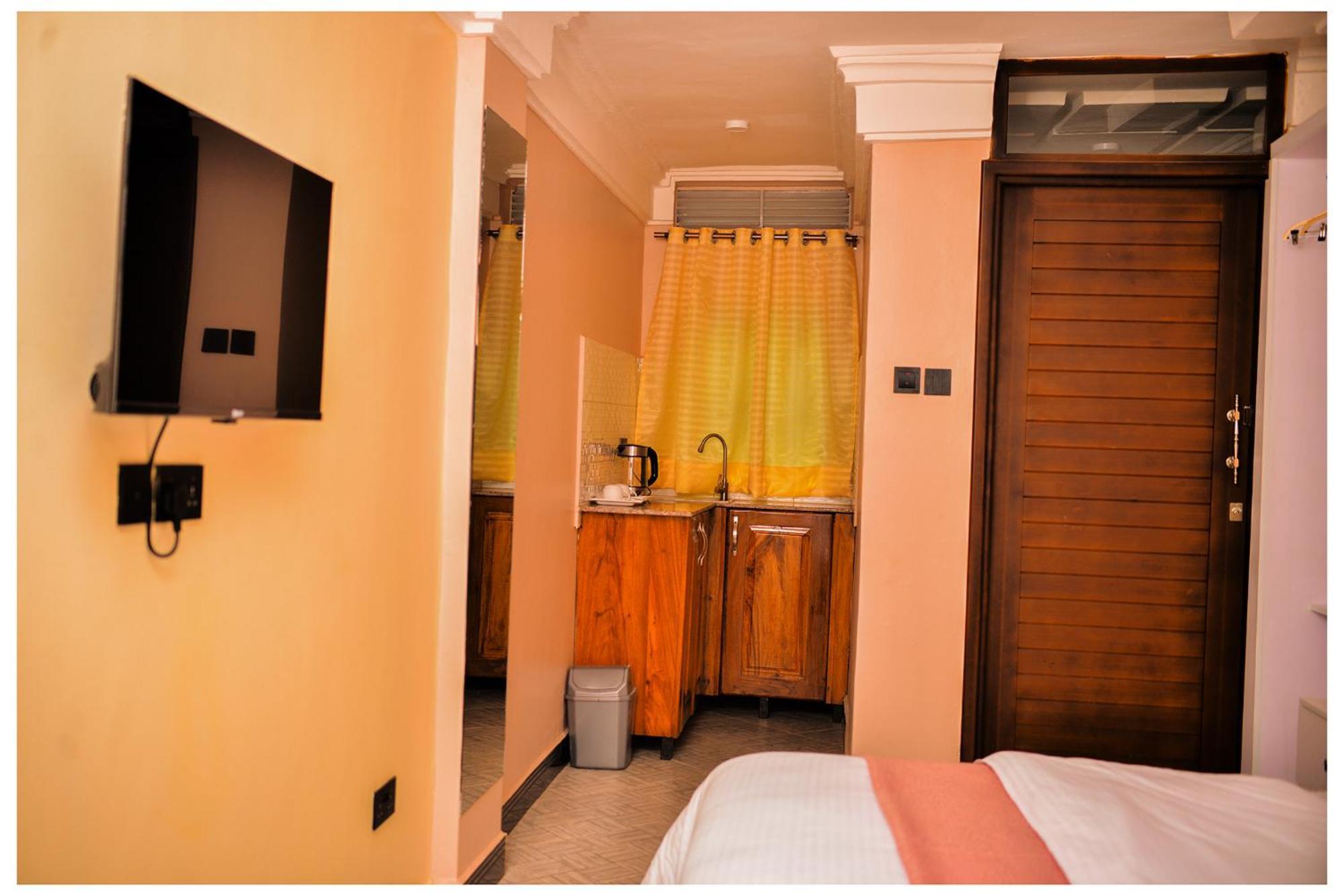Hotel Ruby Haven Kampala Zewnętrze zdjęcie