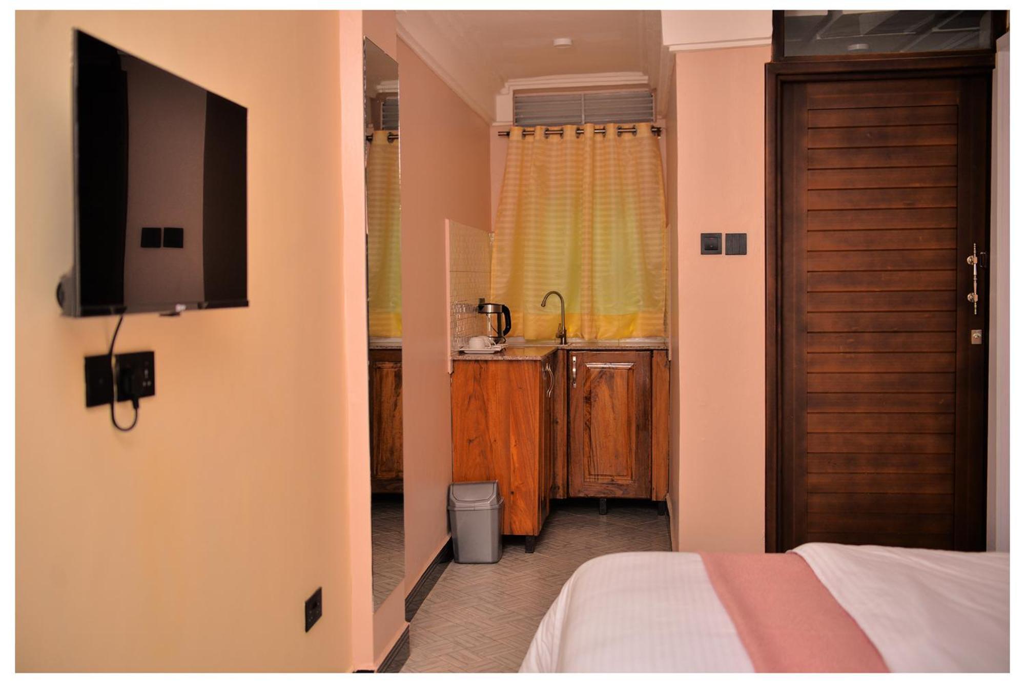 Hotel Ruby Haven Kampala Zewnętrze zdjęcie