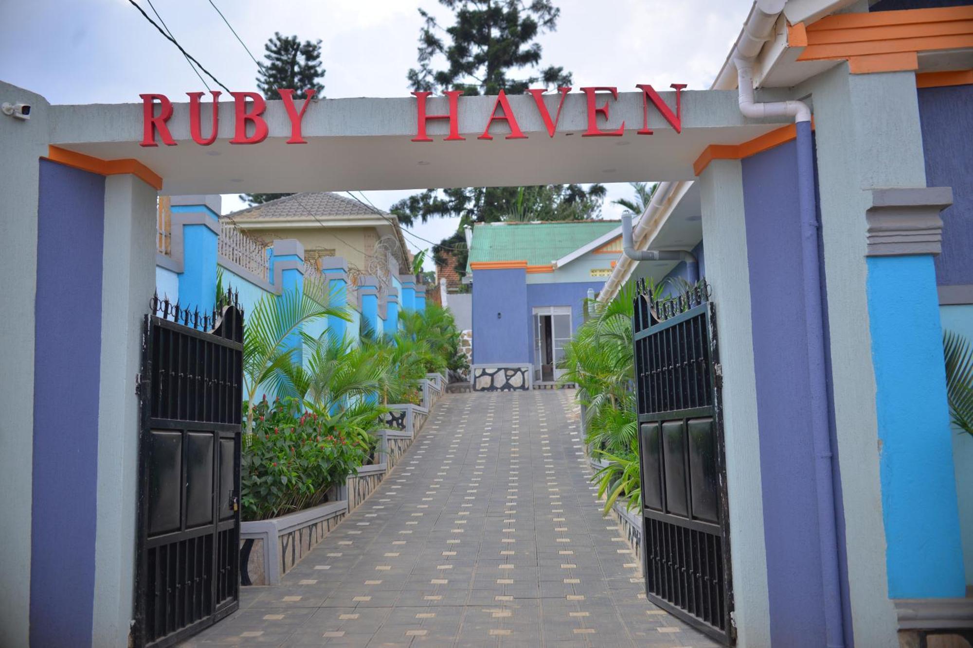Hotel Ruby Haven Kampala Zewnętrze zdjęcie